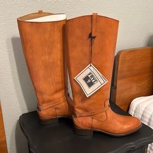 NWTs brown Frye riding boots